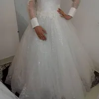 تعدادی لباس عروس و مانکن وتاج وتورو ژپون