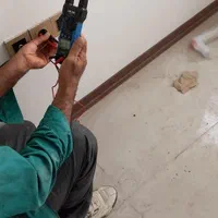 برقکار،برق‌کشی ساختمان/رفع اتصالی/سرویس کولر آیفون|خدمات پیشه و مهارت|کرمان, |دیوار
