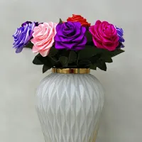گل روبانی و گلدان