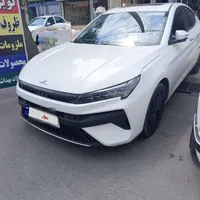 کی‌ام‌سی J7، مدل ۱۴۰۲