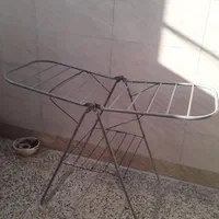 رخت آویز فلزی محکم رنگ طوسی تنه نو