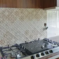 کاشی کاری نصاب کاشی و سرامیک چسبی (بین کابینتی)|خدمات پیشه و مهارت|کرج, گلشهر|دیوار