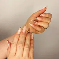 کاشت ناخن زیبایی ناخن با بیش از ۳ سال سابقه کاری|خدمات آرایشگری و زیبایی|دورود, |دیوار