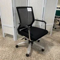 صندل کارمندی و مدیریتی مدل مدرن|دفتر کار|رشت, سعدی (تختی)|دیوار