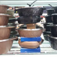 انواع سرویس قابلمه چدن و نسوز و نچسب گرانیتی|ظروف پخت‌وپز|شیراز, شاهچراغ|دیوار