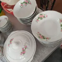 ظروف چینی گل قرمز
