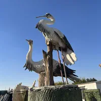 دلفین مهتاب و آبنما پایه چراغ و پایه پرچم