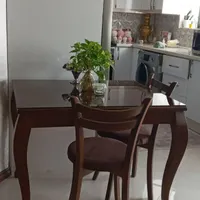 میزنهارخوری ۴نفره سالم وتمیز