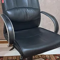 صندلی اداری طبی جک دار کاملا سالم