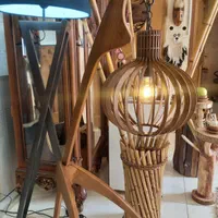 کنارسالنی سنجاقک|چراغ خواب و آباژور|اصفهان, مصلی|دیوار