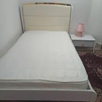 تخت خواب وپاتختی