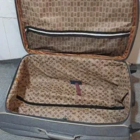 چمدون طوسی|کیف، کفش، کمربند|اصفهان, سروستان|دیوار