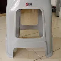 صندلی چهار پایه