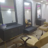 وسایل آرایشی بفروش می‌رسد