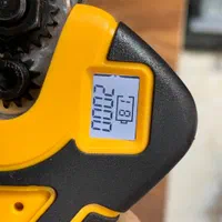 قیچی شارژی باغبانی مانیتور دار طرح دیوالت DEWALT|ابزارآلات|ارومیه, |دیوار