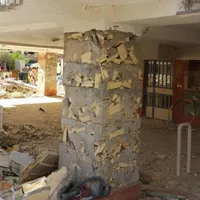 تخریب خاکبرداری کندکاری از کف تا سقف. کارگر