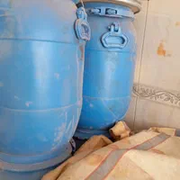 تعدادی دبه سی کیلویی وبیست کیلویی وچوبی|ظروف نگهدارنده، پلاستیکی، یک‌بارمصرف|اصفهان, هفتون|دیوار