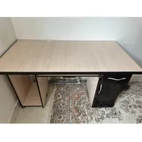 میز کامپیوتر در حد نو‌
