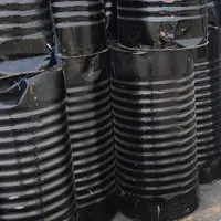 کارگر در اسکله