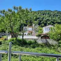 ویلای جنگلی دو خواب با ویو کوه و دریا|اجارهٔ کوتاه‌مدت ویلا و باغ|رامسر, |دیوار