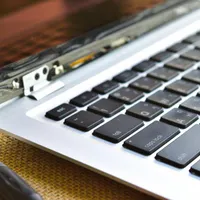 خرید مک بوک معیوب ابخورده خاموش و فروش قطعات