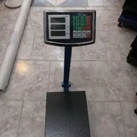 ترازو و باسکول ۱۵۰ و ۳۰۰ کیلویی|فروشگاه و مغازه|هشتگرد, |دیوار