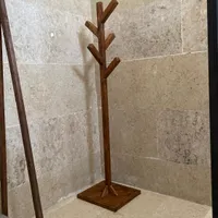 چوب لباسی ایساده