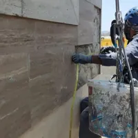 پیچ رولپلاک سنگ نما با طناب راپل بدون داربست|خدمات پیشه و مهارت|قزوین, |دیوار