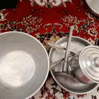 مقداری ظرف آبگوشت کاسه قاشق چنگال|ظروف پخت‌وپز|تبریز, |دیوار