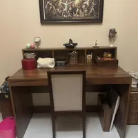 میز تحریر، مشابه نو کاملا تمیز بدون خط و خش