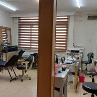 اجاره صندلی و میز وتخت در سالن زیبایی|اجارهٔ دفتر کار، اتاق اداری، مطب|تهران, نیروی هوایی (پیروزی)|دیوار
