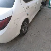 دنا پلاس اتوماتیک، مدل ۱۴۰۲