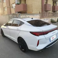 کی‌ام‌سی J7، مدل ۱۴۰۱
