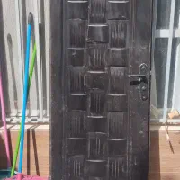 درب چوبی با چهارچوب دستگیره قفل