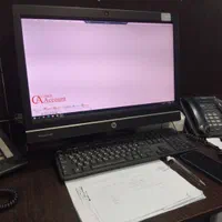فروشنده کامپیوتر خانم یااقا آشنابه نرم‌افزارشایگان