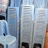 فروش تعدادی صندلی پلاستیکی ،ظروف و