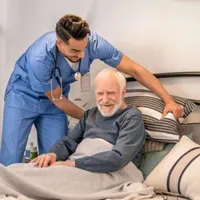 استخدام و اعزام مراقب سالمند و کودک سراسر استان