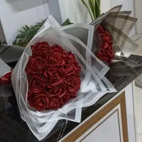 دسته گل و باکس با روبان