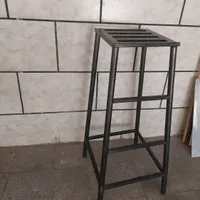 چهار پایه فلزی  فرفوژه در حد نو