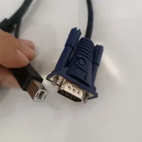 دستگاه KVM سوییچ به همراه دو کابل KVM|مودم و تجهیزات شبکه|اصفهان, خلجا|دیوار