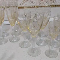 گیلاس پایه دار مخصوص پذیرایی
