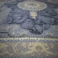 تعداد زیادی فرش قالی ب دلیل نیاز مالی