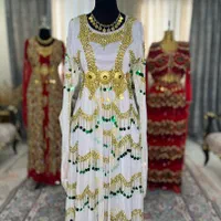 مجلسی‌های تک و خاص|لباس|شهریار, شهریار|دیوار