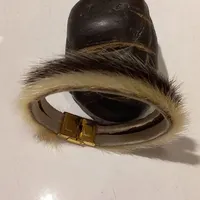 دستبند پوست