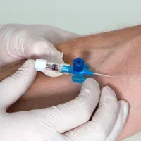 انجام تزریقات و سرم‌تراپی و خدمات پرستاری در منزل