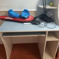 میز تحریر و کامپیوتر