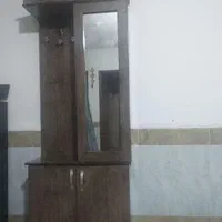 جاکفشی و کمدلباس