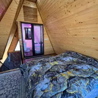 کلبه سویئسی رو به دریا با جکوزی دو نفره