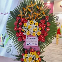 تاج گل ۴طبقه پایه فلزی و چوبی برای ختم و تبریک|گل و گیاه طبیعی|تهران, آهنگ|دیوار