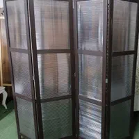 یک فروشگاه با دنیایی از پارتیشن یا پاراوان